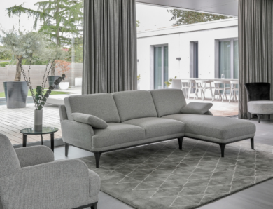 L’indémodable canapé d’angle gris : un indispensable adaptable à tous les intérieurs