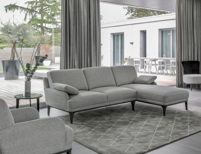 L’indémodable canapé d’angle gris : un indispensable adaptable à tous les intérieurs