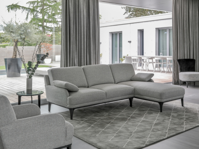 L’indémodable canapé d’angle gris : un indispensable adaptable à tous les intérieurs